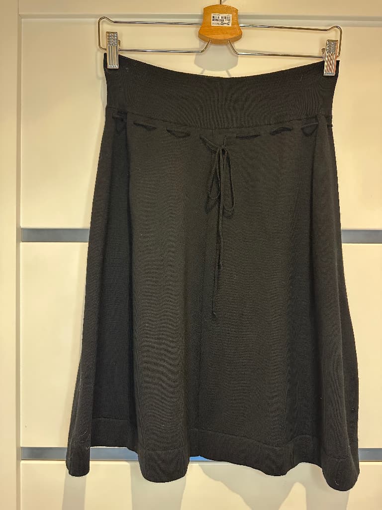 Kloszowana spódnica czarna 100% wełna