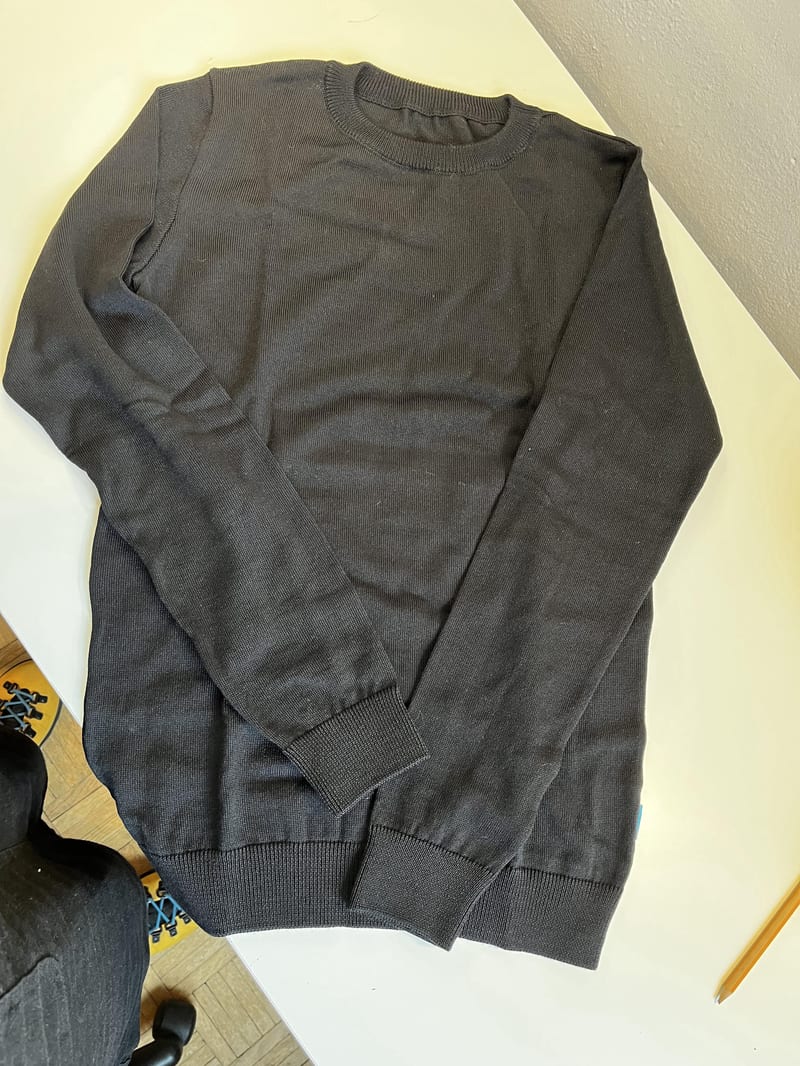 Sweter prosty czarny