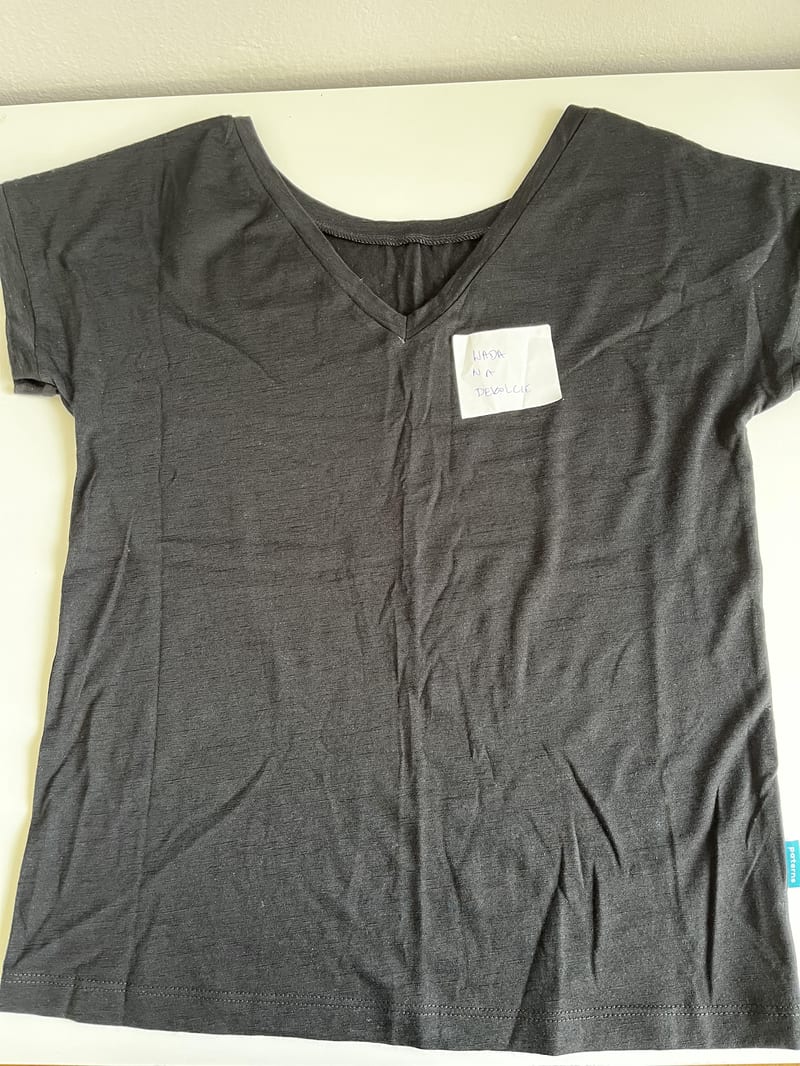 T-shirt v-neck