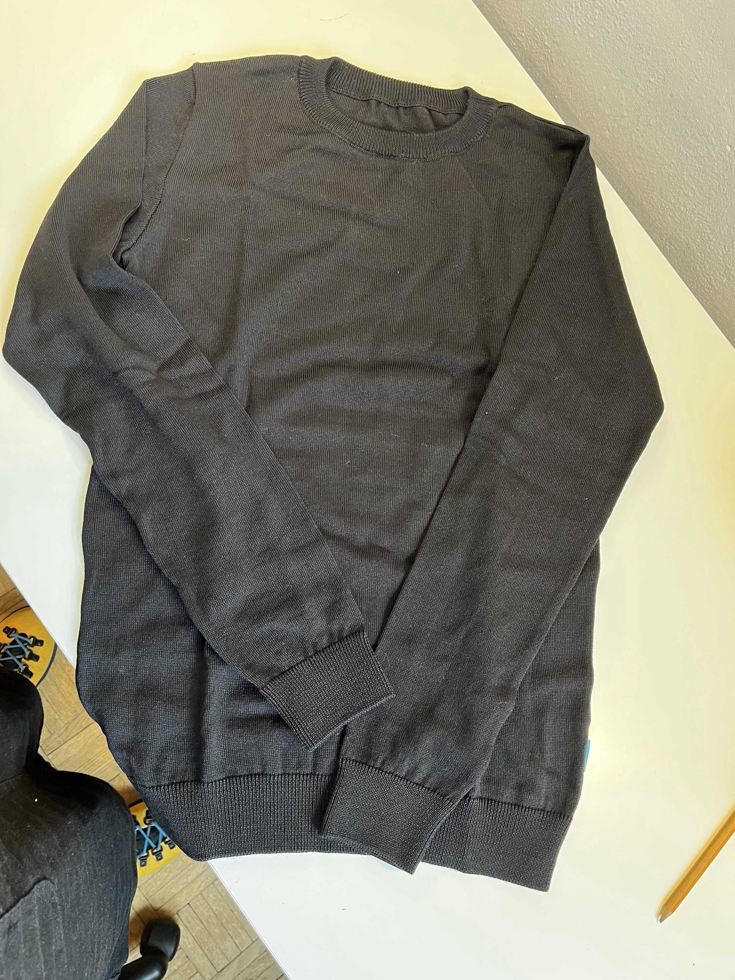Sweter prosty czarny